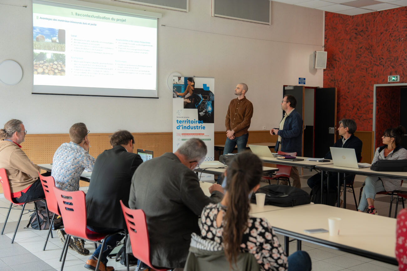 En juin dernier, les pays du Lunévillois et Terres de Lorraine, en partenariat avec notre agence Lorr’Up, initiaient une étude pour évaluer le potentiel de développement d’une filière biosourcée sur le territoire, autour de la valorisation des ressources locales en paille et en bois dans les secteurs du BTP et de l’énergie. Le 2 octobre, les parties prenantes du projet se sont réunis pour découvrir les résultats finaux de cette étude, conduite dans le cadre de la dynamique Territoires d’industrie.